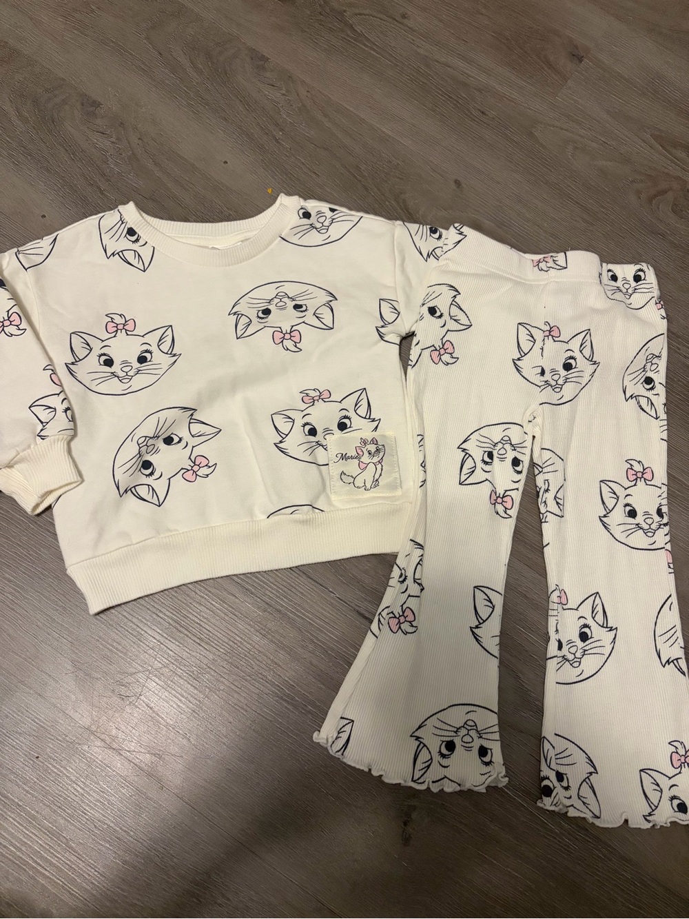 Girls 2T Marie Outfit